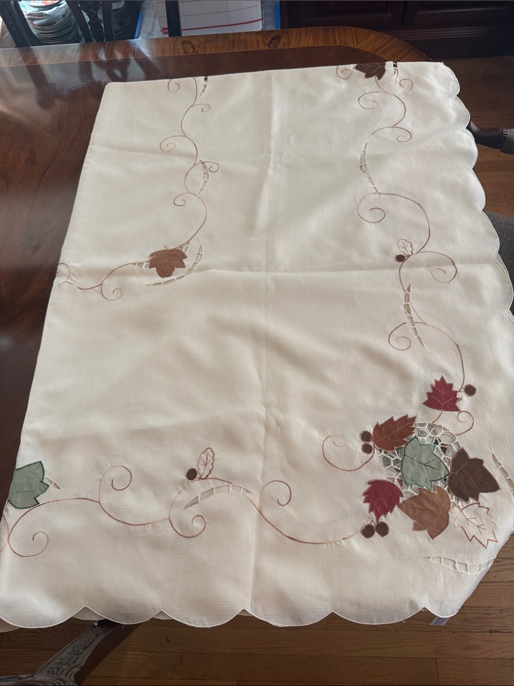 Embroidered Leaf Scalloped Table Runner - Cream with Autumn Leaves